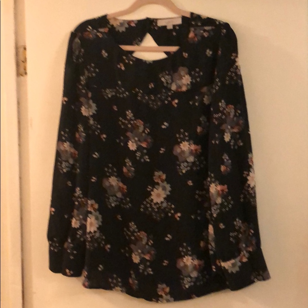 Floral Blouse with keyhole back size XXL